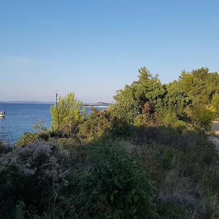 Island Oasis - With Large Bedroom & Terrace With Amazing Sea View *