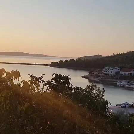 Appartamento Island Oasis - With Large Bedroom & Terrace With Amazing Sea View *