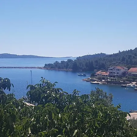 Island Oasis - With Large Bedroom & Terrace With Amazing Sea View