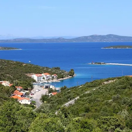 Island Oasis - With Large Bedroom & Terrace With Amazing Sea View *