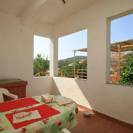 Island Oasis - With Large Bedroom & Terrace With Amazing Sea View *