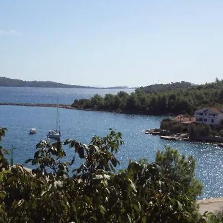 Island Oasis - With Large Bedroom & Terrace With Amazing Sea View *