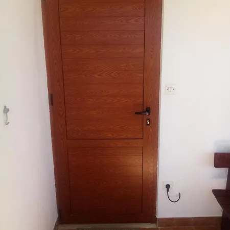 Island Oasis - With Large Bedroom & Terrace With Amazing Sea View