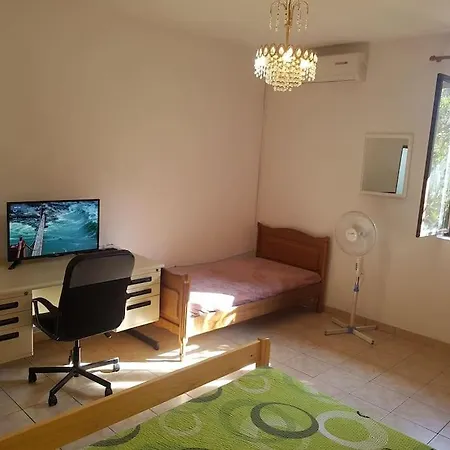 Apartment Island Oasis - With Large Bedroom & Terrace With Amazing Sea View