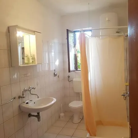 Island Oasis - With Large Bedroom & Terrace With Amazing Sea View