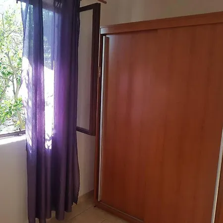 Island Oasis - With Large Bedroom & Terrace With Amazing Sea View Appartamento