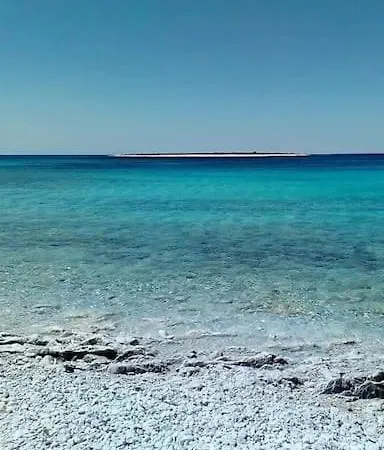 Island Oasis - With Large Bedroom & Terrace With Amazing Sea View